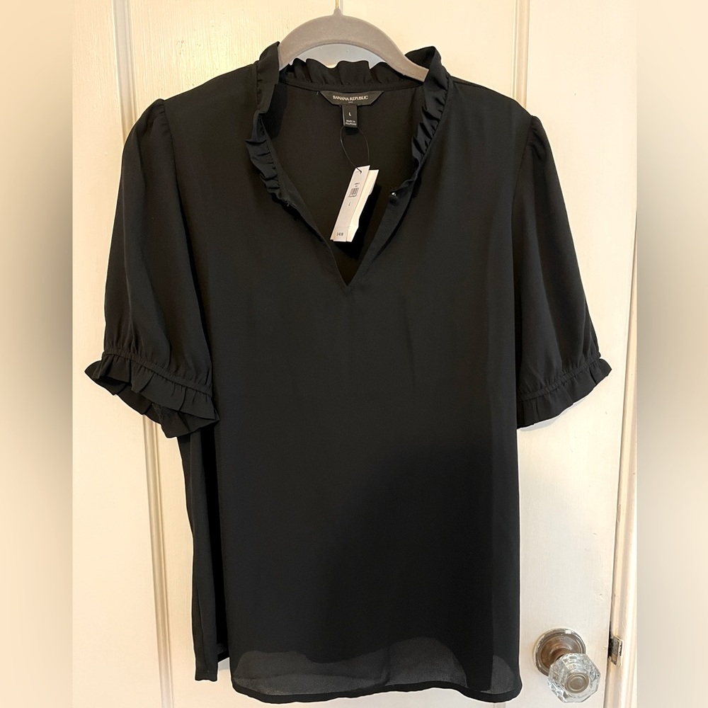 NWT Banana Republic Factory Black Top. Size L.